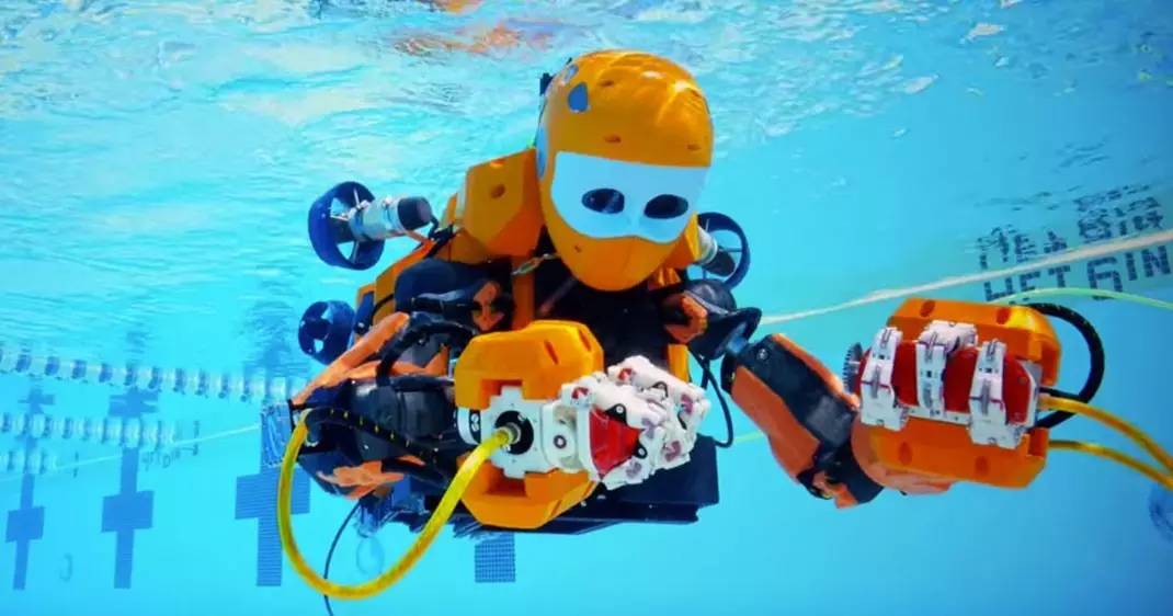 Sit on the boat and let the robot dive for you!