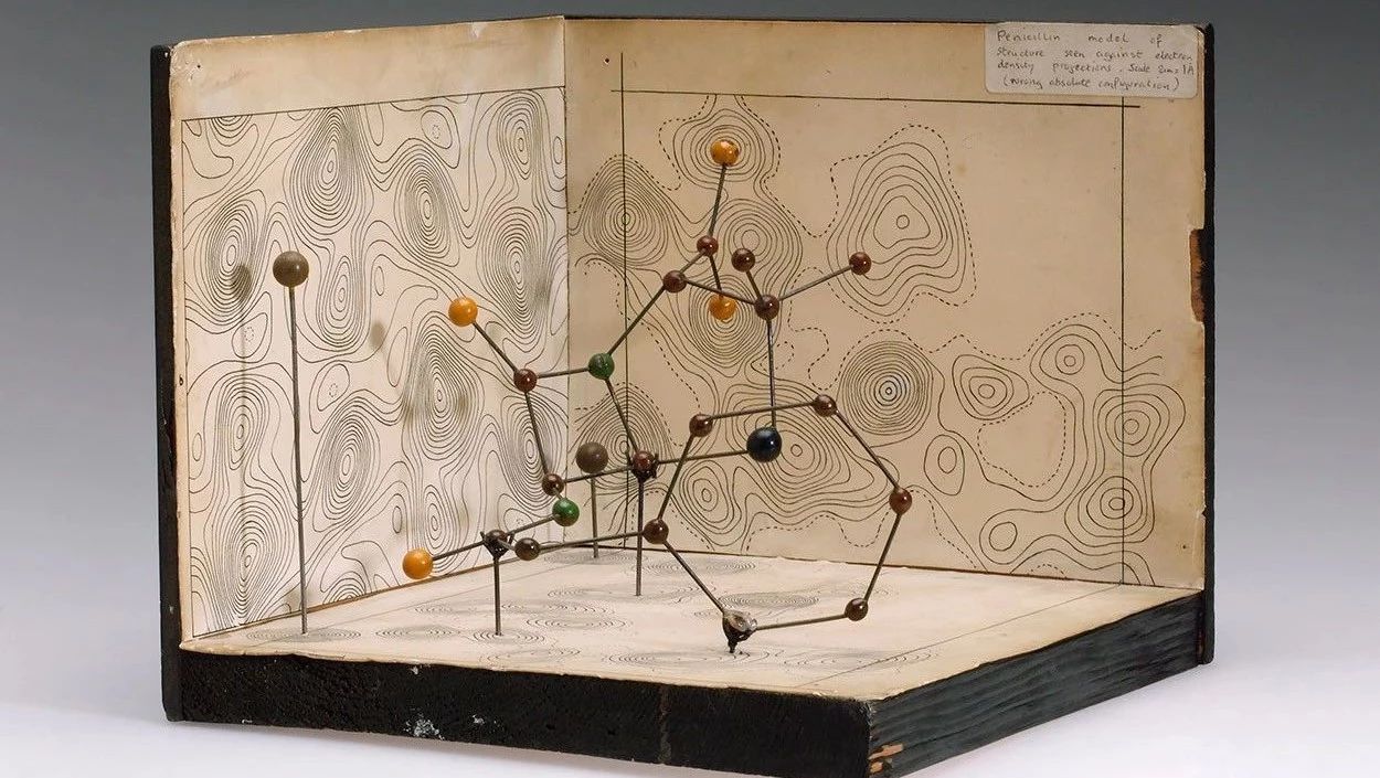 Old object: the molecular model of penicillin in 1945