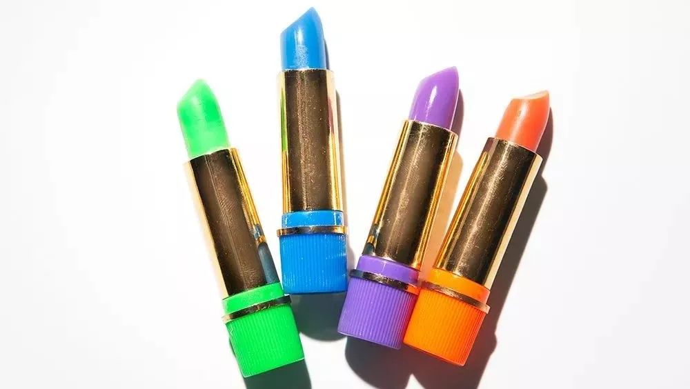Life question: how does discoloration lipstick change color?