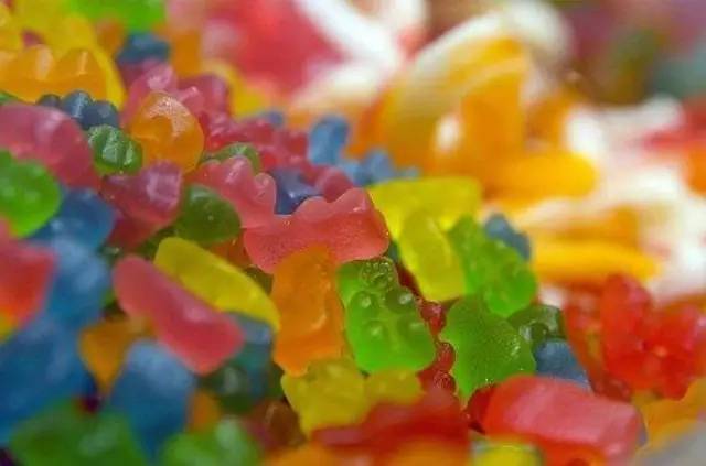 Time-lapse photography: bubbly bear candy!