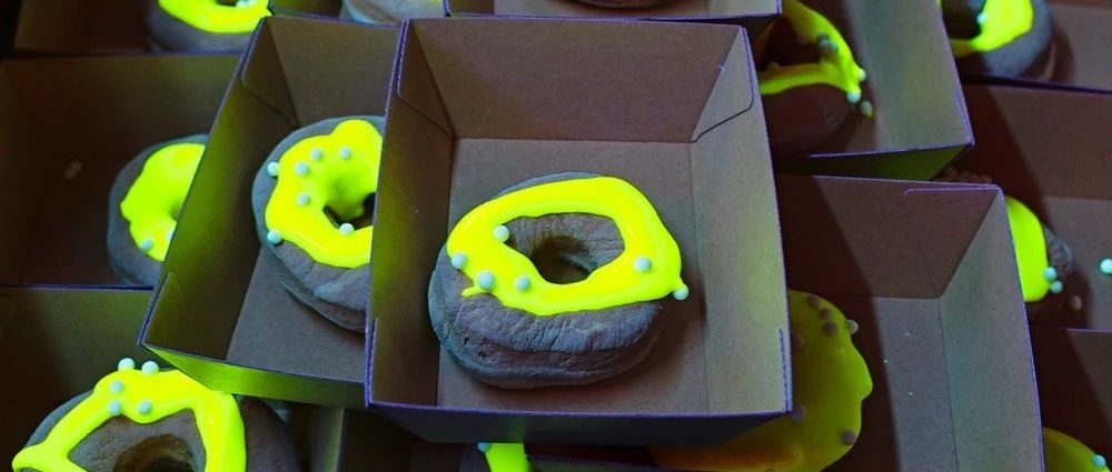 Donuts glowing in the dark, do you want to try?